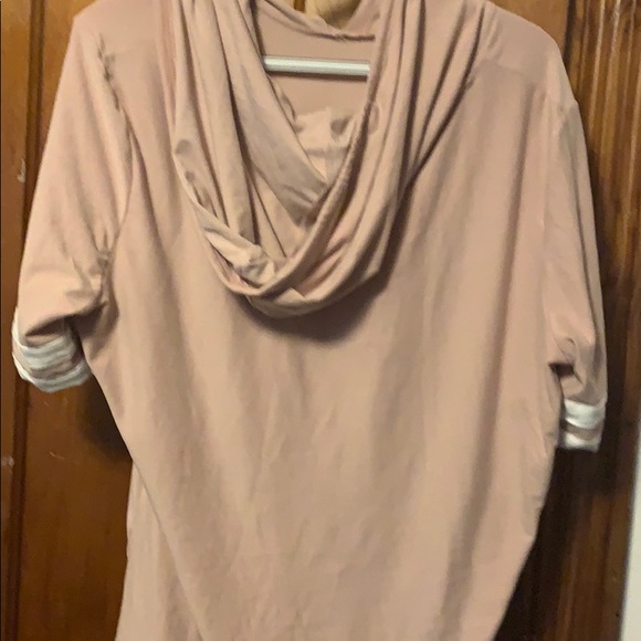 Nice soft LOVE shirt - Picture 3 of 3